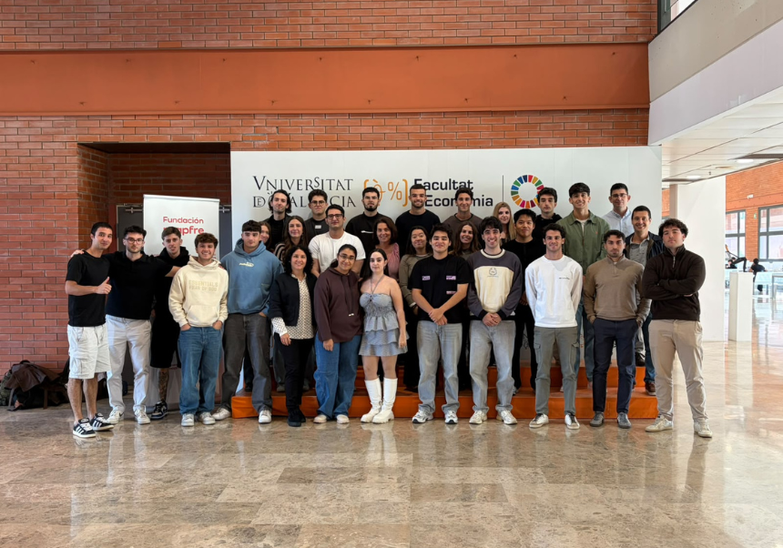 La Facultat d’Economia acull una nova edició de BugaMAP amb una trentena d'estudiants del grau en Finances i Comptabilitat
